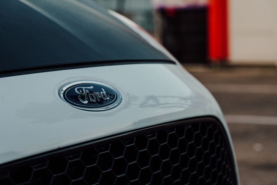 El nuevo Ford Explorer debuta en España electrificando la Gala Starlite junto a Antonio Banderas