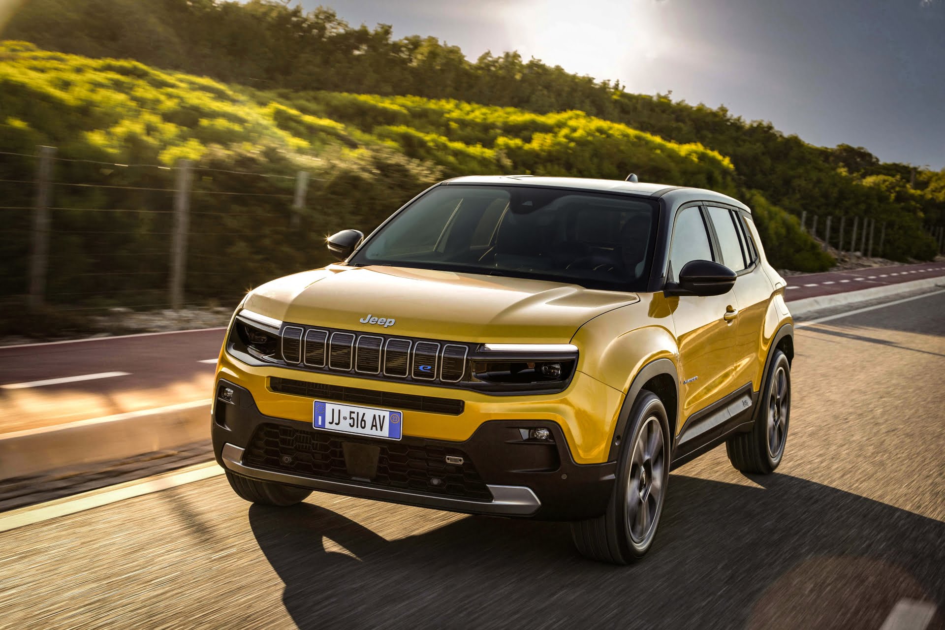 Jeep Avenger amplía su gama el E-Hybrid ya está disponible en Europa